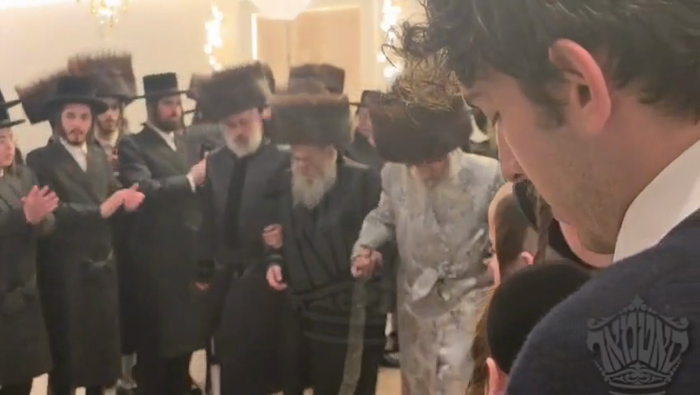 כ"ק מרן אדמו"ר שליט"א איז זיך משתתף ביי די שמחת הח