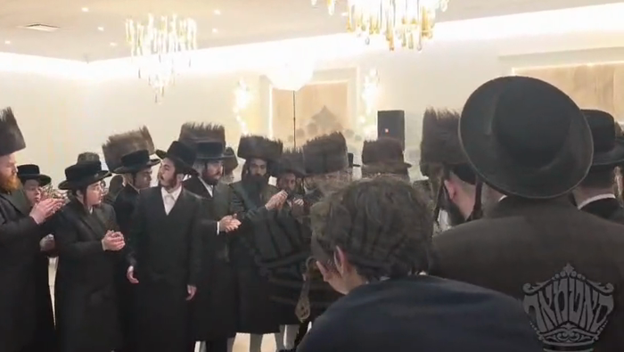 כ"ק מרן אדמו"ר שליט"א איז זיך משתתף ביי די שמחת הח