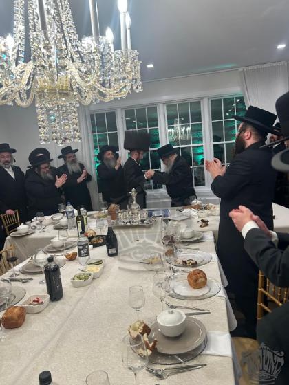 כ"ק מרן אדמו"ר שליט"א ובנו הגה"צ אב"ד ור"מ שליט"א 