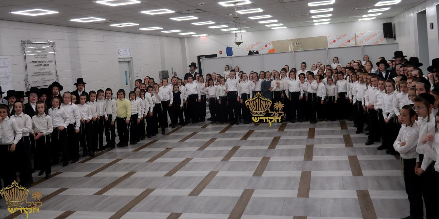 🌴בצל הקודש🌴 
רבינו שליט"א ביים פארטיילן מטבעות פאר
