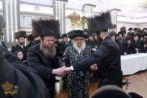 🌴בצל הקודש🌴
רבינו שליט''א ביים שמחת החתונה פון הכל