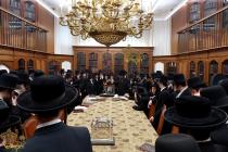 🌴בצל הקודש🌴 
רבינו שליט"א ביים פארהערן די תלמידים 