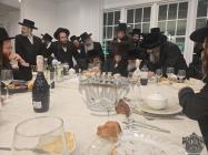 כ"ק מרן אדמו"ר שליט"א ובנו הגה"צ אב"ד ור"מ שליט"א 