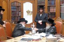 🌴בצל הקודש🌴
הגה''צ רבי פנחס לייבוש פאדווא שליט''א 