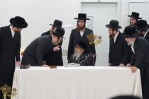 🌴בצל הקודש🌴 
רבינו שליט"א ביים פארטיילן מטבעות פאר