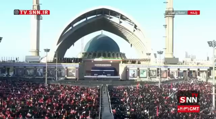 איינוואוינער אין איראן שרייען "טויט צו אמעריקא," א