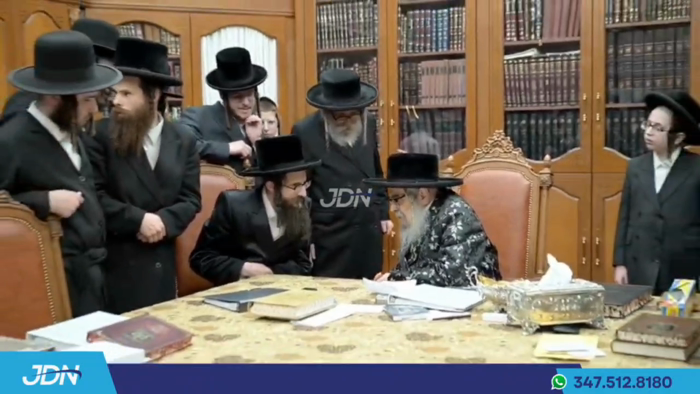 האדמו"ר מישועת יעקב סקולען באזוכט ביי האדמו"ר מסאט