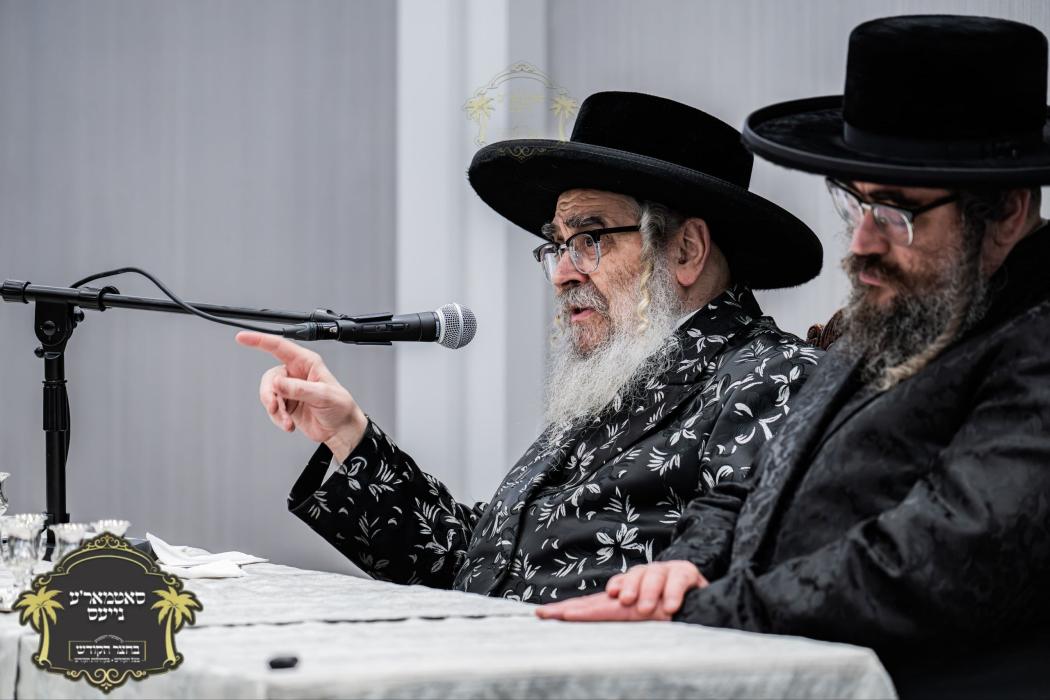 מעמד קביעת מזוזה פאר די נייע זאלן בבית כ"ק רבינו ה