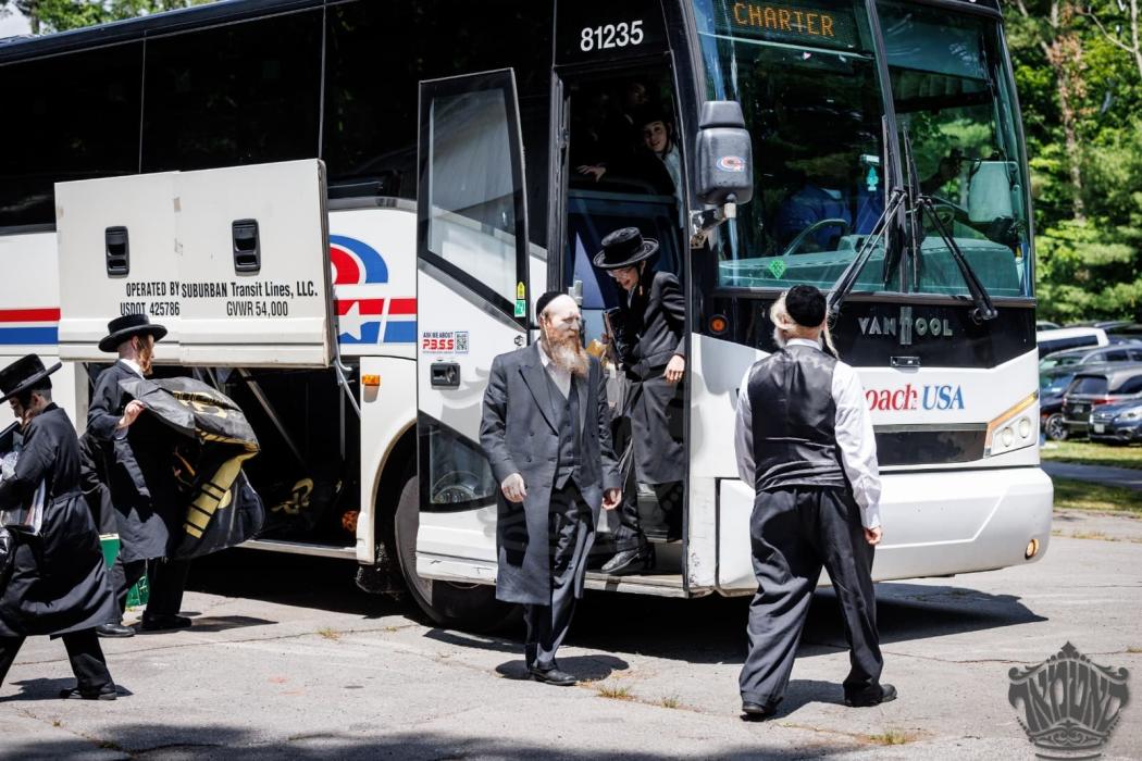 ההרים והגבעות יפצחו לפניכם רנה

א בליק אריין פון ד