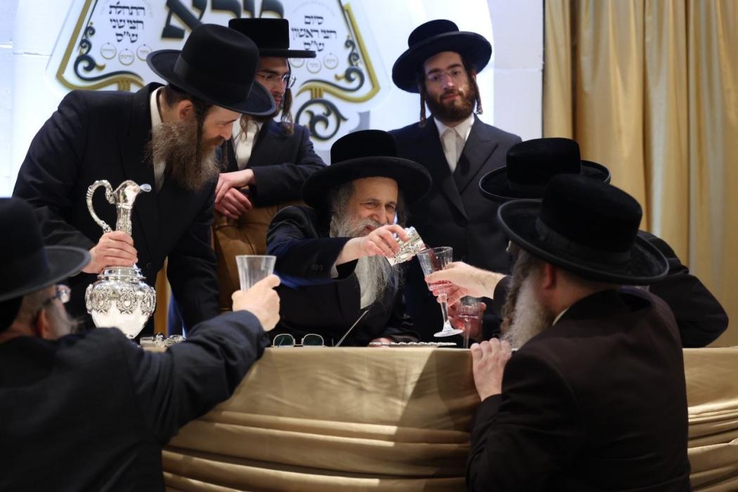 בילדער פונעם סעודה לכבודה של תורה לכבוד סיום מסכת 