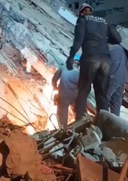 גענוי א וואך נאך די קאטאסטראפישע ערדציטערנישן אין 