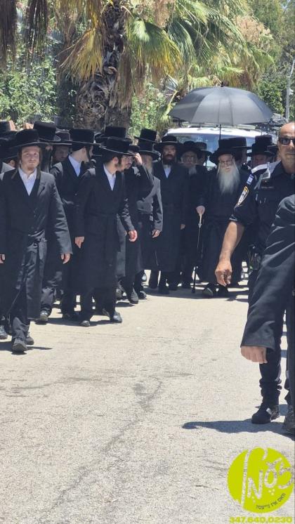 קרית צאנז - האדמו"ר מצאנז ביים הארצרייסענדע לוויה 