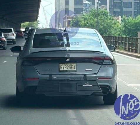 קווינס - א קאר מיט לייסענס ציפערן וואס דערמאנט די 