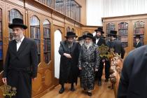 🌴בצל הקודש🌴
האדמו"ר מזוועהיל מאנסי שליט"א אויף א ב