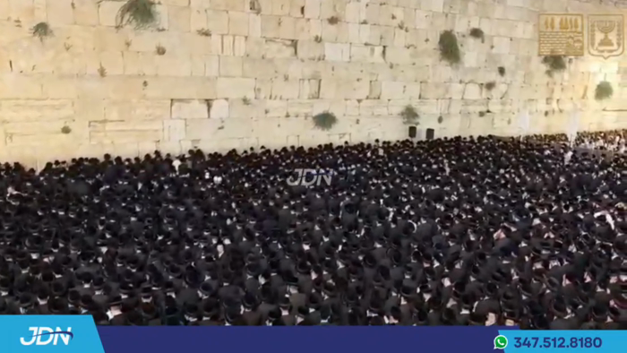 עצרת תפילה דורך רבבות חסידי וויזניץ ביים כותל המער