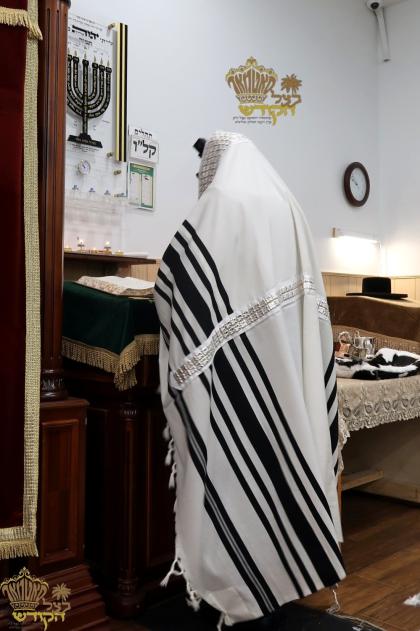 🌴בצל הקודש🌴
רבינו שליט"א ביי תפילת שחרית ומסיבת לח