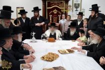 🌴בצל הקודש🌴
רבינו שליט"א ביי תפילת שחרית ומסיבת לח