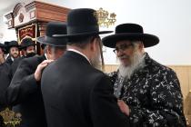 🌴בצל הקודש🌴
אנשי שלומינו ביים שלום נעמען פון רבינו