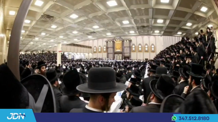 האדמו"ר מבאבוב ביים יארצייט טיש פון אביו הרה"ק בעל