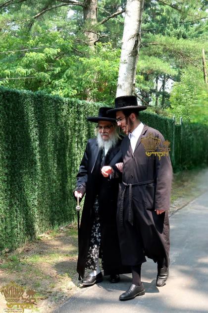 🌴בצל הקודש🌴
רבינו שליט"א ביי תפילת שחרית ואמירת הל