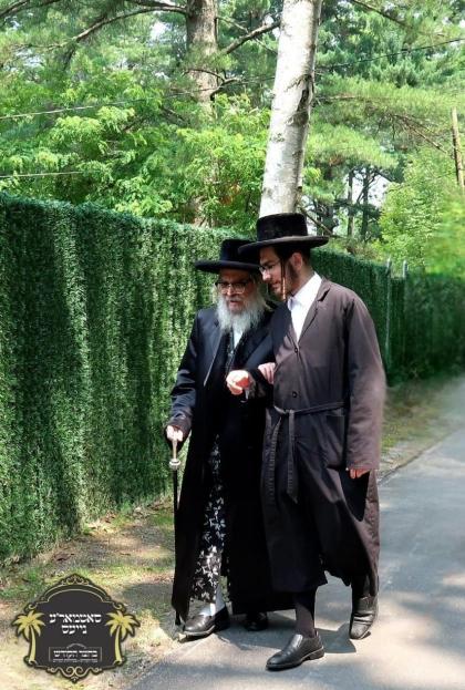 כ''ק רבינו הגה''ק שליט"א ביי תפילת שחרית והלל און 