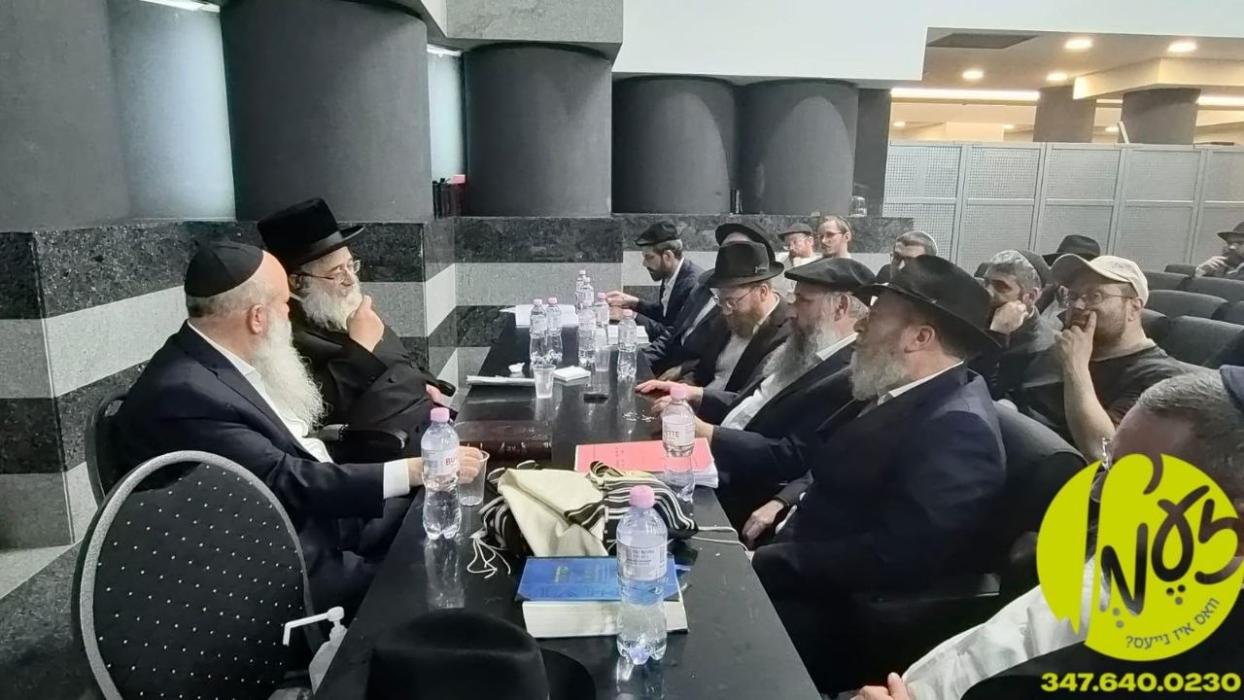 דענייפר - הגה"צ רבי אשר עקשטיין שליט"א דומ"ץ בעלזא