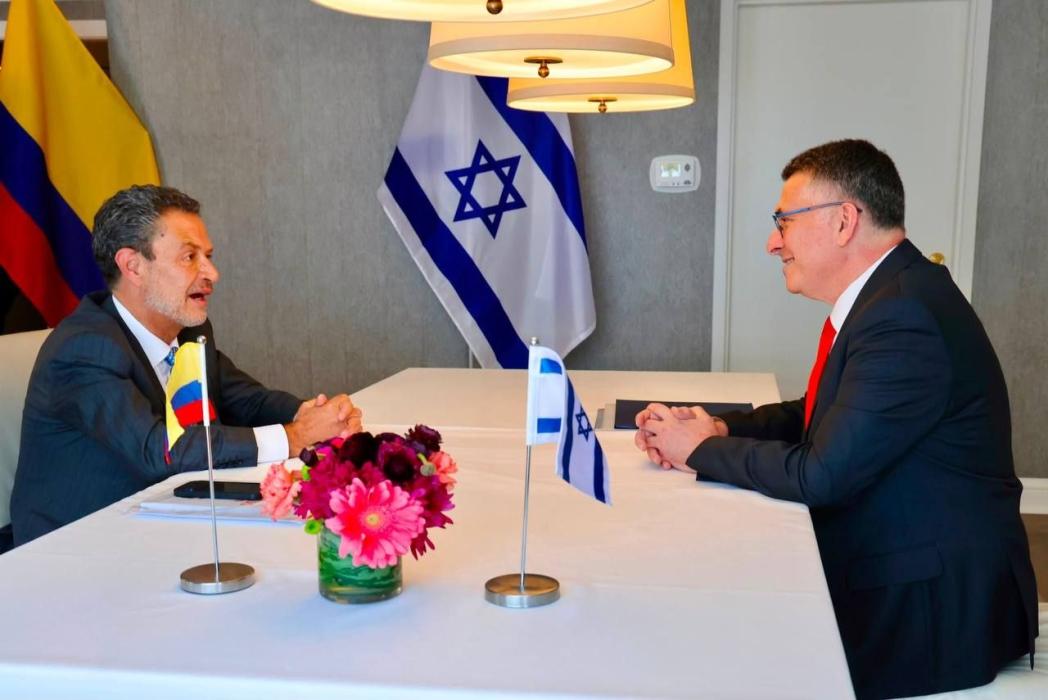 נאכפאלגנדיג די פאליטישע טויש אין קאלאמביע, האבן זי