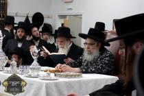 כ''ק רבינו הגה''ק שליט"א ביי תפילת מעריב און סעודת
