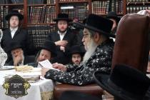 כ''ק רבינו הגה''ק שליט"א ביי תפילת מעריב און סעודת
