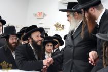 🌴בצל הקודש🌴
רבינו שליט"א ביים מסיבת לחיים נאך תפיל