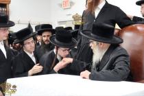 🌴בצל הקודש🌴
רבינו שליט"א ביים מסיבת לחיים נאך תפיל