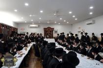 כ''ק רבינו הגה''ק שליט"א ביי תפילת שחרית ומסיבת לח