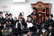 כ''ק רבינו הגה''ק שליט"א ביי תפילת שחרית ומסיבת לח