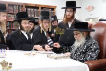 🌴בצל הקודש🌴
רבינו שליט"א ביי תפילת שחרית ואמירת הל