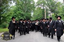 כ''ק רבינו הגה''ק שליט"א ביי תפילת שחרית והלל און 