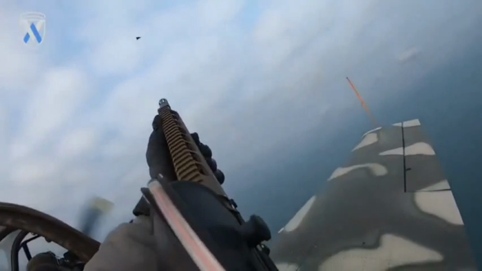 דראמאטישע ווידעא ווי אן אוקראינישע זעלנער אויף א י