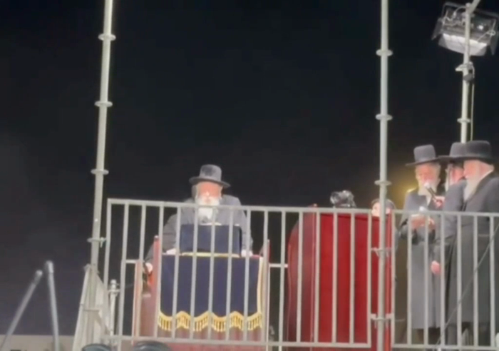 א מאסיווע פראטעסט דורך חסידי גור, אין שפיץ פון כ"ק