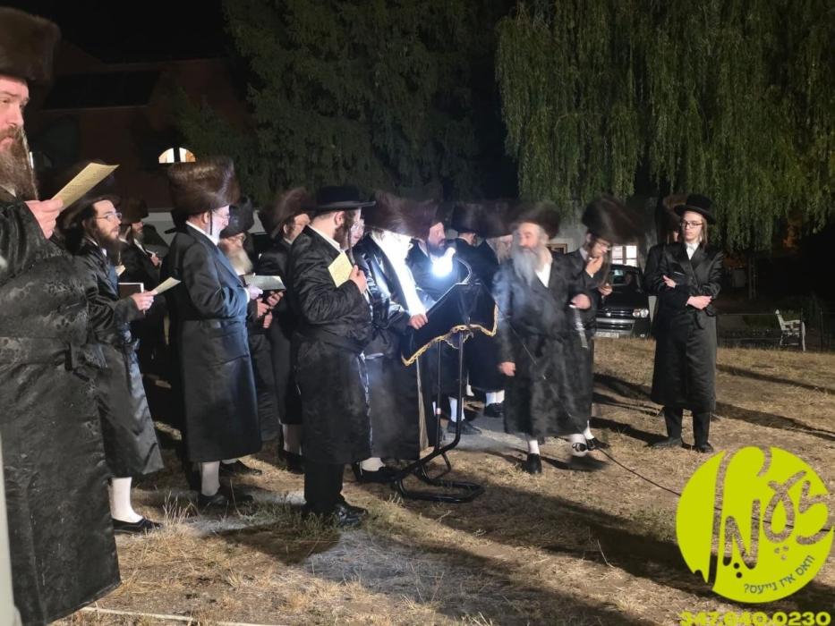 אונגארן - האדמו"ר מתולדות אהרן ביי קידוש לבנה אין 