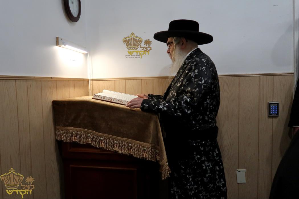 🌴בצל הקודש🌴
רבינו שליט"א ביי תפילת מעריב ליל תשעה 