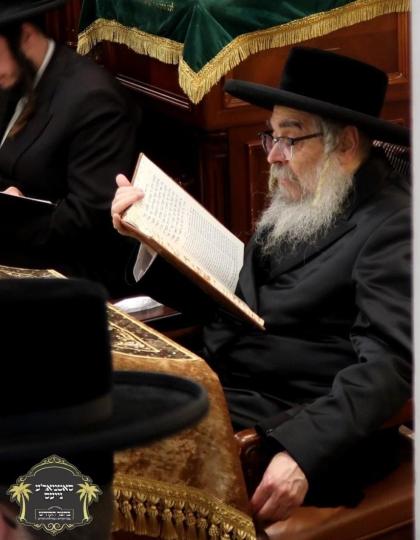כ''ק רבינו הגה''ק שליט''א ביי קריאת מגילת איכה איכ