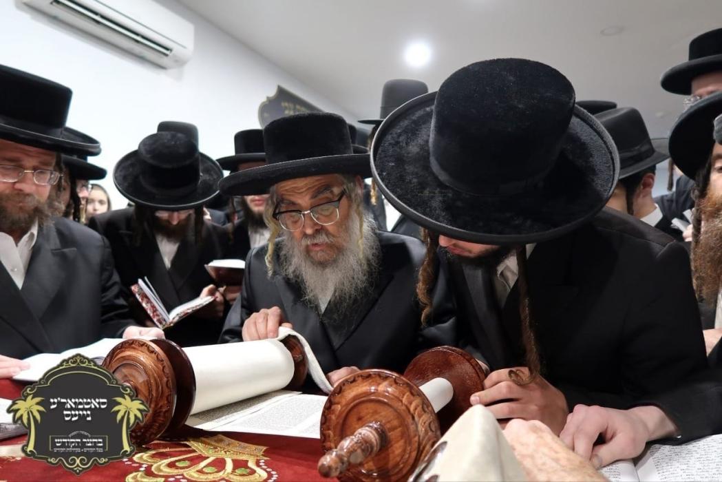 כ''ק רבינו הגה''ק שליט''א ביי קריאת מגילת איכה איכ