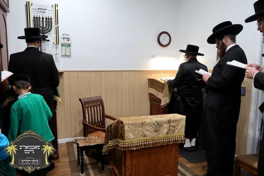 כ''ק רבינו הגה''ק שליט''א ביי קריאת מגילת איכה איכ