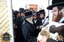 כ''ק רבינו הגה''ק שליט"א ביי תפילת מנחה היינט תשעה