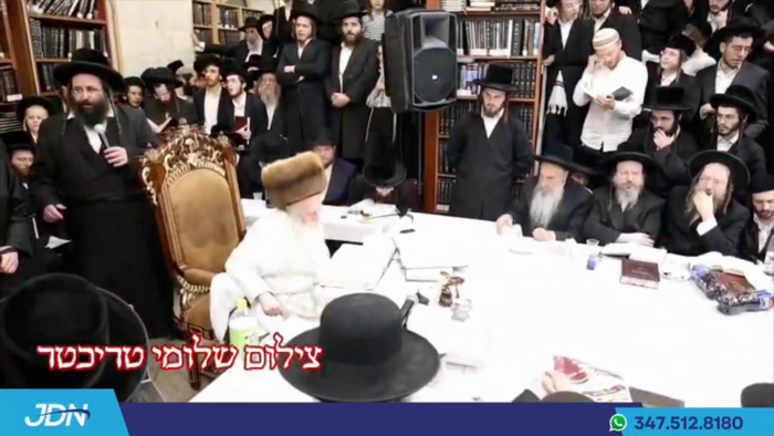 הגה"צ רבי יצחק מאיר מארגענשטערן ביים טיש לכבוד חמש