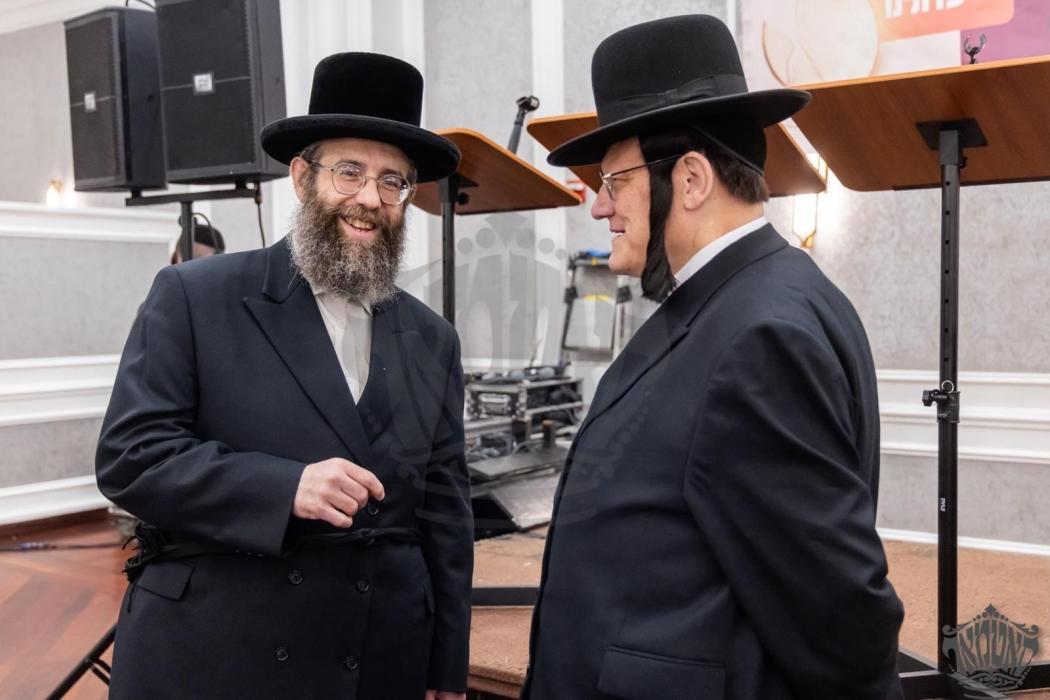 לא היו ימים טובים לישראל כחמשה עשר באב!

 ערשטמאָל