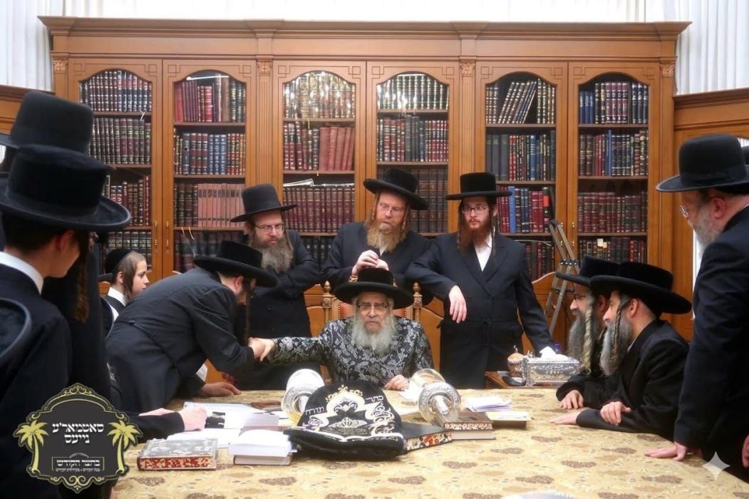 כ''ק רבינו הגה''ק שליט''א ביי כתיבת האותיות פאר די