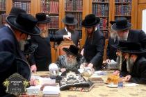 כ''ק רבינו הגה''ק שליט''א ביי כתיבת האותיות פאר די