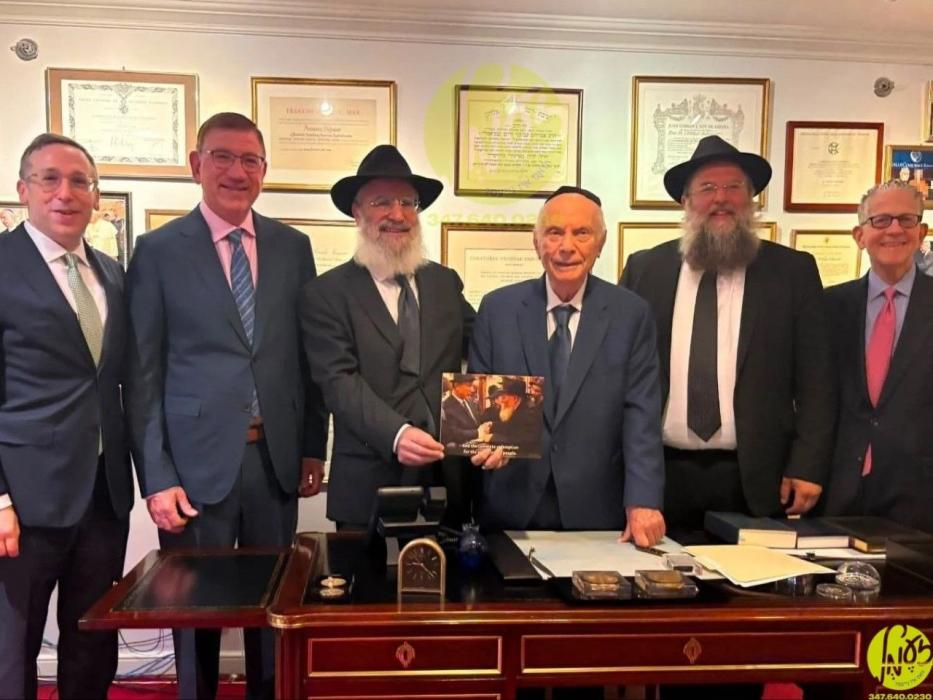 מאנהעטן - חב"ד פון אפער איסט סייד אינאיינעם מיט די
