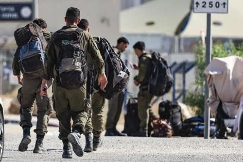 א מדינת ישראל סאלדאט פון די חשמונאים בריגאדע איז ג