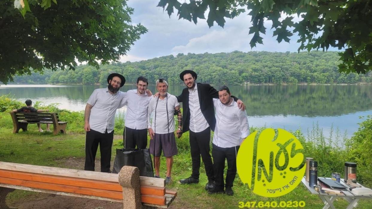 קעטסקילס - הערלישע בילד פון ליובאוויטשער בחורים בי